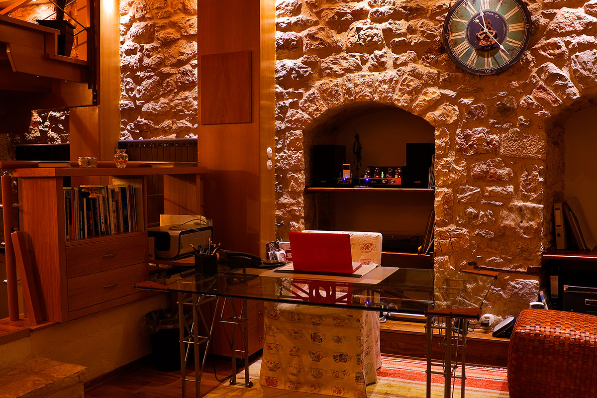 The front office of the guesthouse Theonimfi in Dimitsana, Peloponnese
